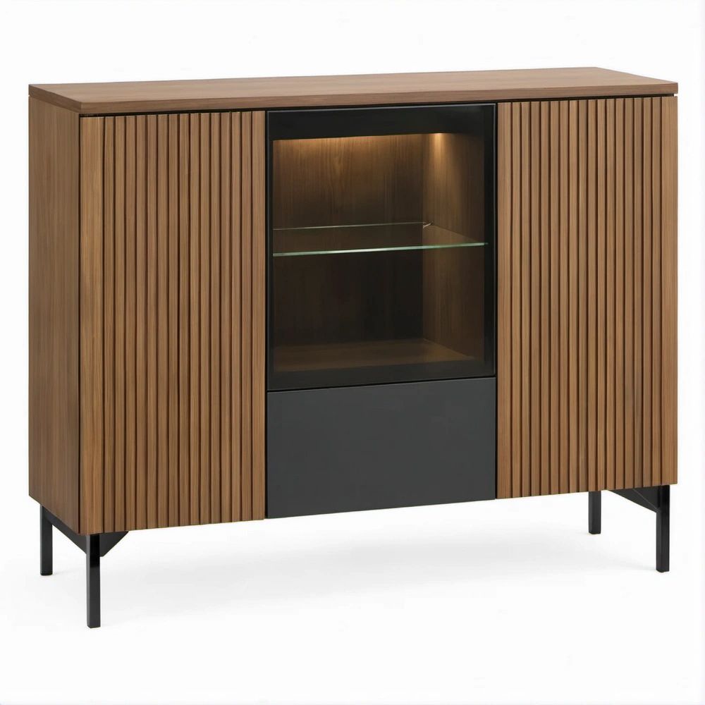 Aparador em MDF com acabamento nogueira, portas ripadas, vidro fumado e iluminação LED, 120 x 40 x 90 cm